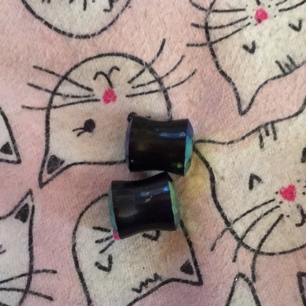 Plugs - Picture 2 of 3